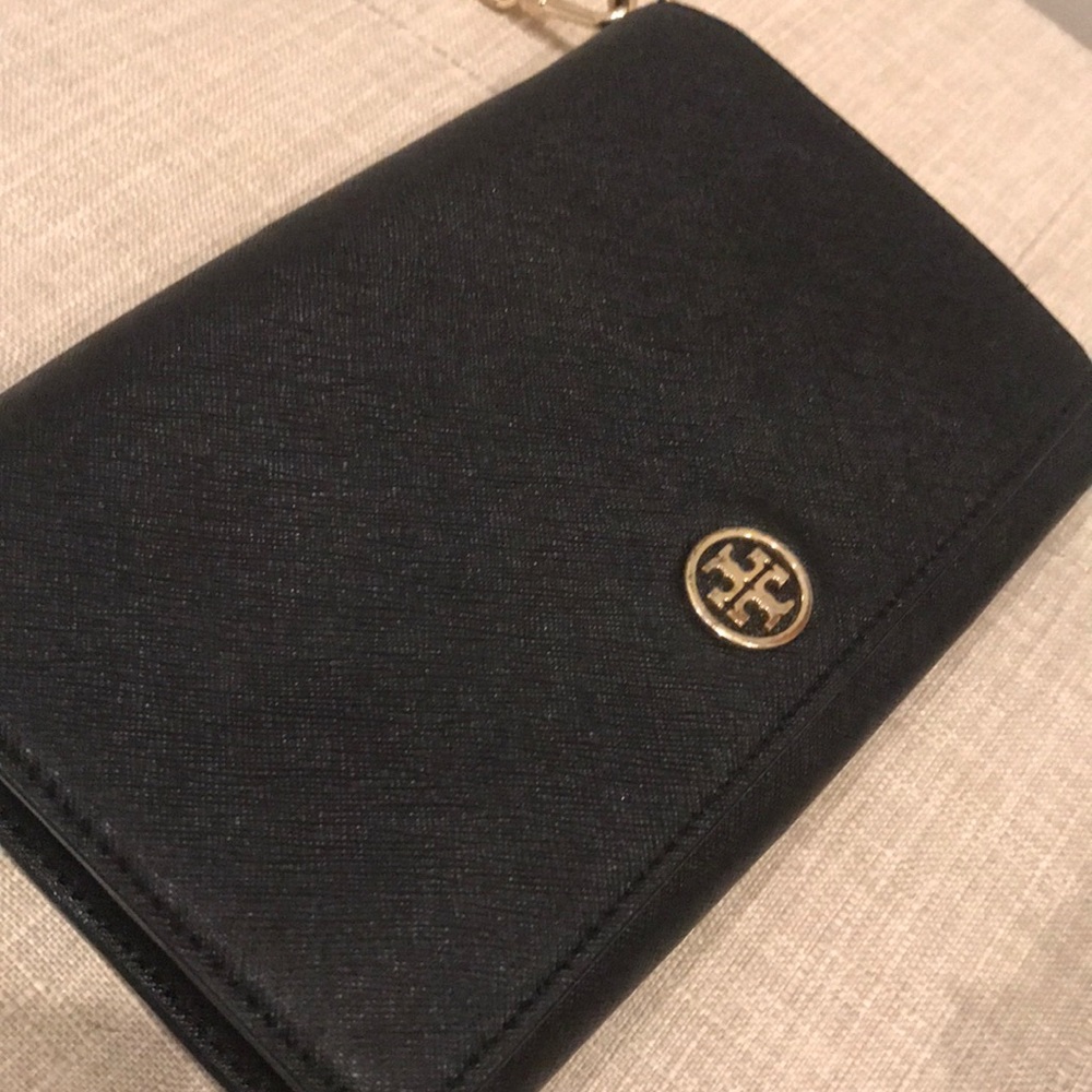Tory Burch Robinson chain wallet - like new!